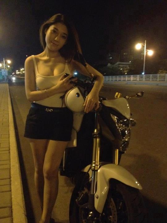 她在她丈夫面前被耍了